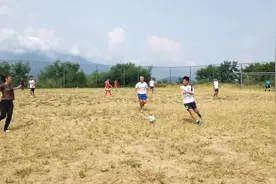红河县第一中学女子足球队，优秀！图片