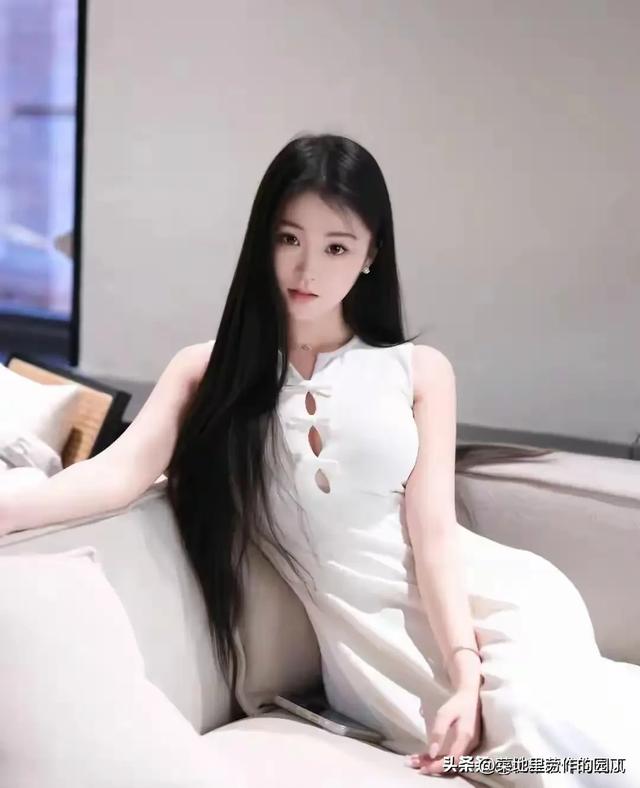 南京一国际学校女神,五官精致,樱桃小嘴,肤白貌美,太美