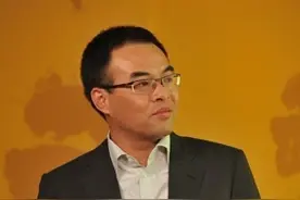 原“天上人间”老板覃辉刑满出狱被驱逐，落泪怕无法见到3个孩子图片