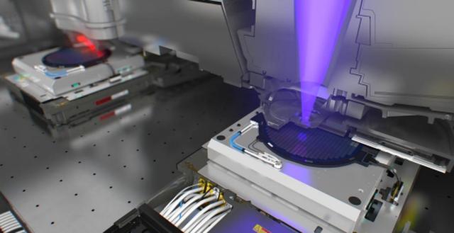 还敢说15年的差距吗？加速出售光刻机的背后，ASML已经慌了