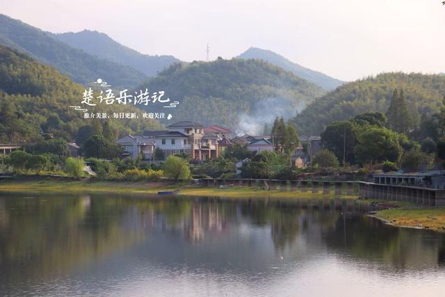 浙江宁波这里藏了一个小阿勒泰？湖光山色相映，柿林红时更美丽