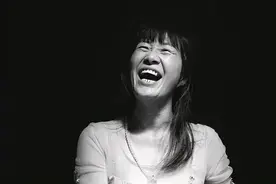 “流氓诗人”余秀华:花15万休夫，表白李健，与90后男友在一起图片