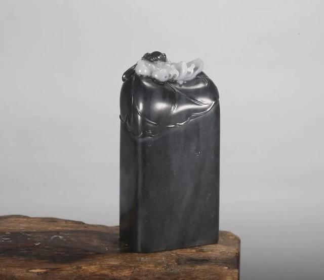 243万成交，稀有的极品墨玉