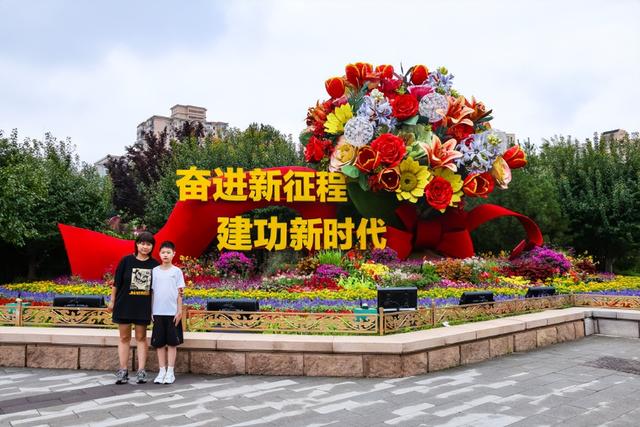 抢先看！纪念抗战胜利80周年主题花坛来了