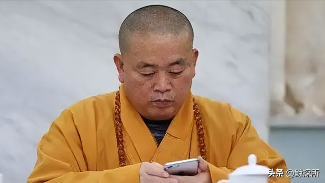不到24小时，少林寺新住持就被各大网友质疑，连理由都出奇一致