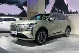 长安四代CS75PLUS，2.0T上市换装8AT，配置增减“自断一臂”图片