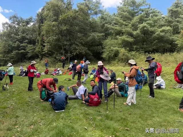 在阳光明媚的秋日里，我们走马街、三家村水库、团结乡滑草场，爽
