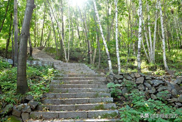 河北百草畔（上）：风动孤石悬险韵，蚁巡深岭蕴生机