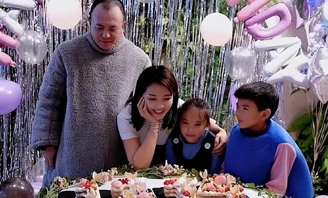 他曾与刘涛同床共枕4年，如今年过六旬依旧未娶，刘涛直言愧疚