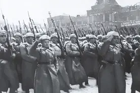 180万德军围攻，苏军为何能绝地反击？斯大林一项举措鼓舞军民图片