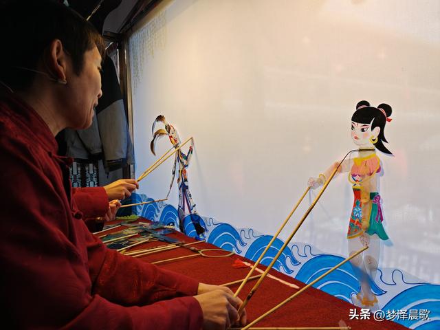 湖北：光影千年舞祥云 云梦皮影戏《哪吒闹海》唱响非遗新韵