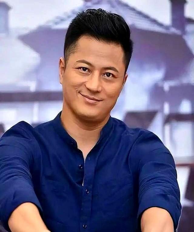 演了83部戏都没红，颜值不输靳东演技不输张译，如今47岁还在拍戏