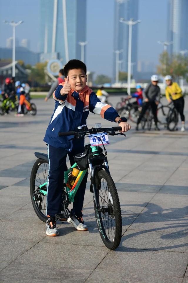 今天，骑遇日照，出发！他们共赴最美秋日！