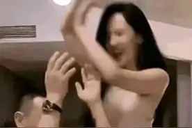 森林北和男人屋内跳舞视频遭曝光:两人眉目传情，身材柔媚至极！图片