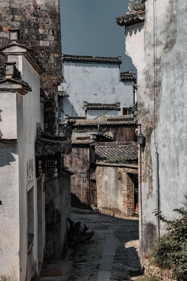 别再只去宏村了！这座水墨小城，藏着大半个徽州的秋，美得更诗意