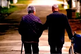 五十岁之后，收起你的大方，远离“破产三件套”图片