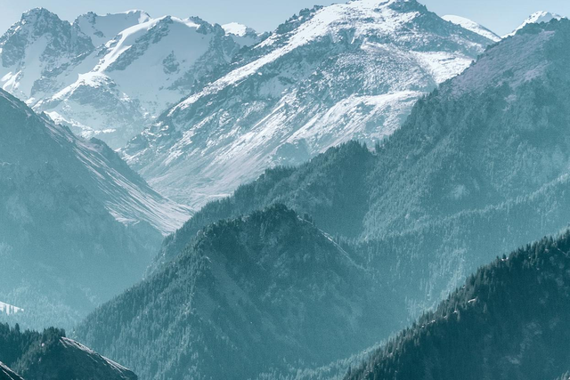 耗时三年半，中国成功凿穿天山！天山胜利隧道究竟有多重要？