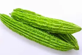 苦瓜再次走红！医生告诫：吃苦瓜清热降火？这4种吃法反而伤身！图片