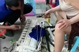 广东包租婆修空调照火遍全网，师傅满头大汗，故意拖延时间图片
