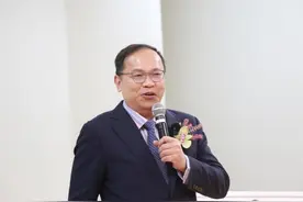 “靠背哥”王义川将出任民代，此人风评两极，被批是跳梁小丑图片