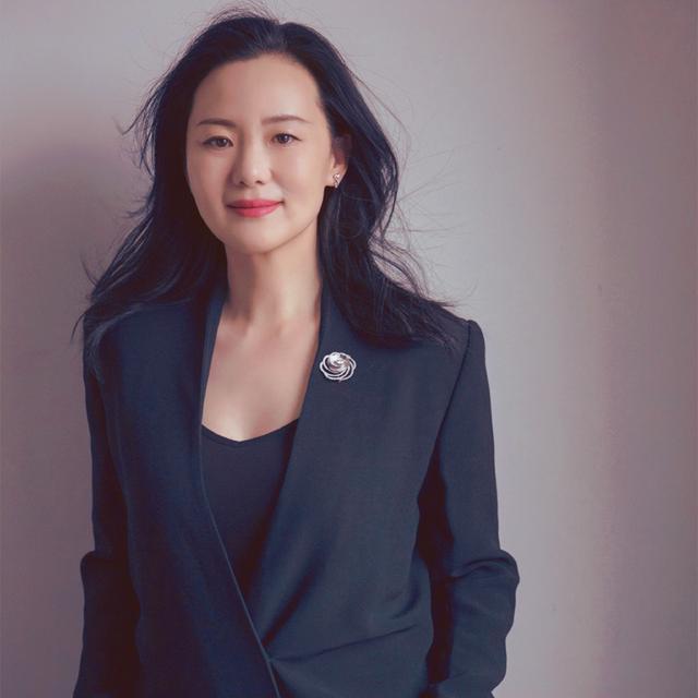 她陪伴陈道明8年，2亿身价不求名分，转身嫁王菲初恋成人生赢家
