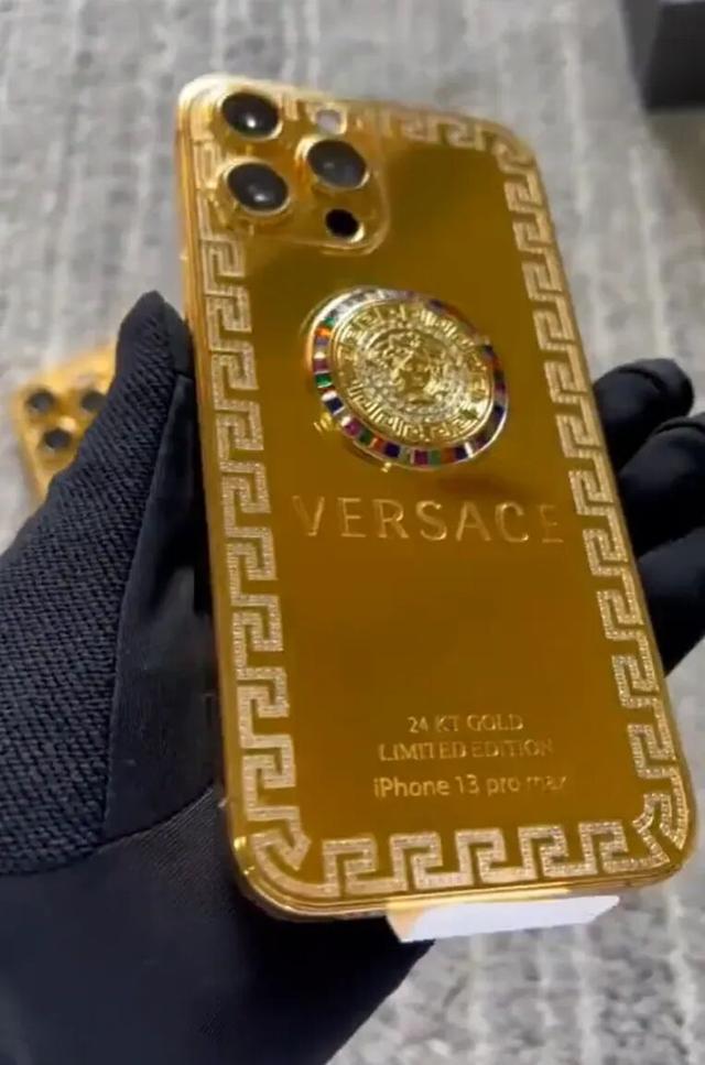 10个中东“土豪”，8个爱中国手机壳