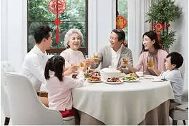 800万拆迁款下来了，没想到爸妈全部给了大儿子，最后他们很后悔图片