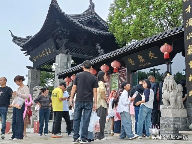 【知音湖北】2025年国庆中秋假日第一天文化和旅游市场情况综述