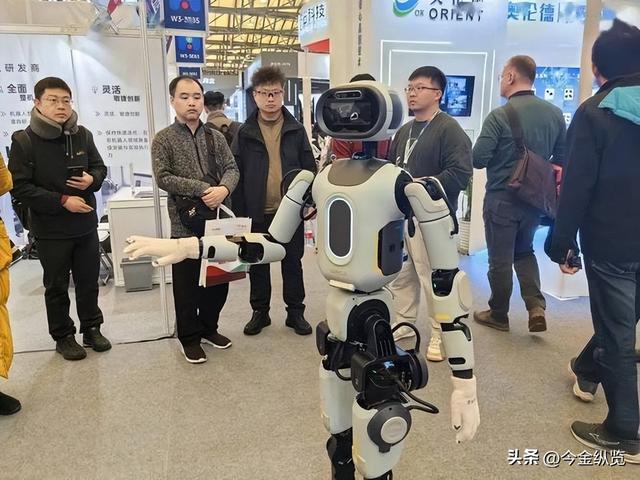 一落千丈！人形机器人订单35亿，交付不足千台，尴尬生意谁买单？
