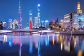 “五一”期间申城景观照明开启节假日模式，外滩等地无光影秀图片