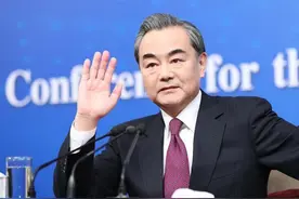 王部长太辛苦了！刚结束三天访美，马上就要飞17个小时见法国客人图片