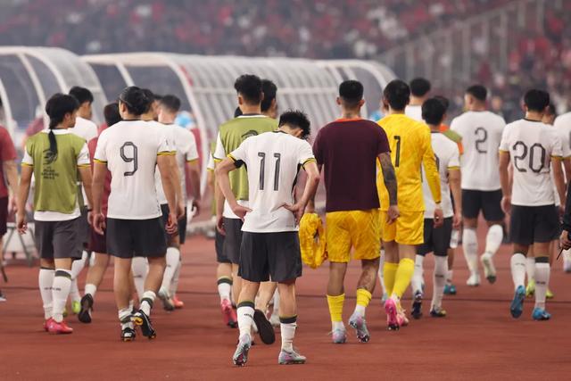 国足最新FIFA排名公布，战日本久尔杰维奇欲变阵