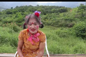 男人每天穿不同颜色的裙子，变成女人是他一辈子的愿望，大喜哥！图片