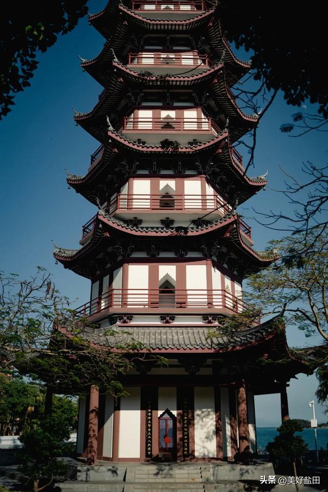 Discover Chung Ying Street’s Hidden Cape Gem!