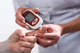 69岁大叔确诊糖尿病，并发症发作离世，妻子痛哭：我劝他太多次了图片