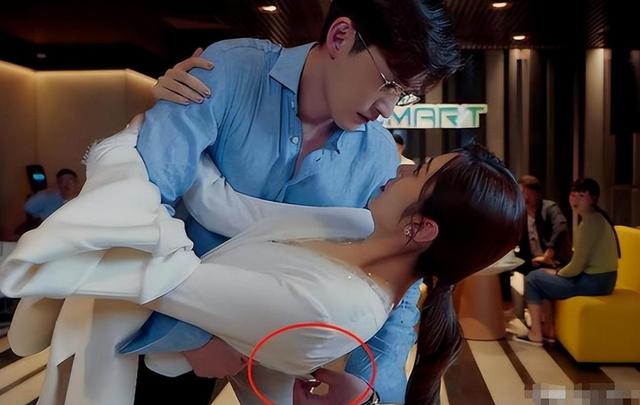 陪玩陪睡只是冰山一角，认干爹，舔手指，拜高踩低，实在荒唐！