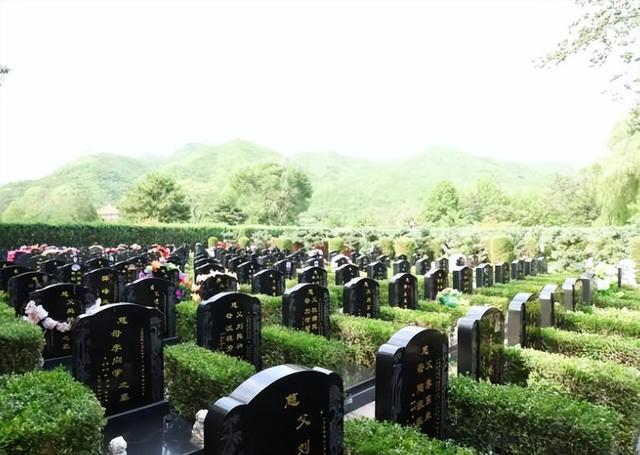 墓碑上的“故、显、先、考、妣”，分别指的是什么？看完长知识了