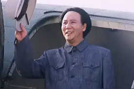 1989年古月受邀参加国宴，上将杨白冰打了个招呼，吓得他连忙站起图片