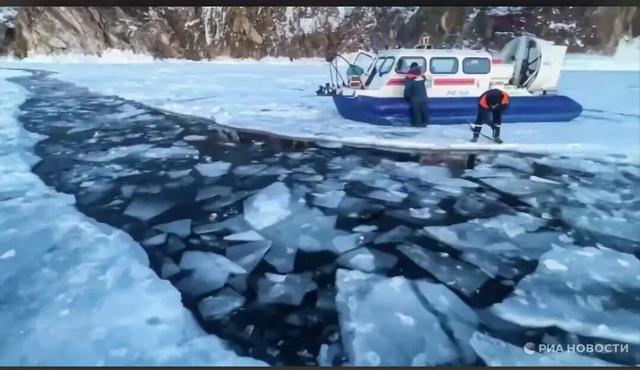 贝加尔湖的冰面悲剧，皆因游客的贪心失大。