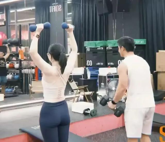 惊爆！银行高管实名举报妻子婚内不忠，私教监控画面引发全网热议