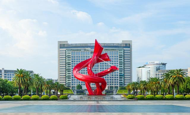 刚从东莞塘厦回来，毫不客气的说，塘厦就是全国郊区城建天花板！