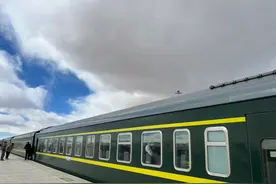 运行里程最长的火车路线，途经8个省区，单程5千多公里，你坐过吗图片