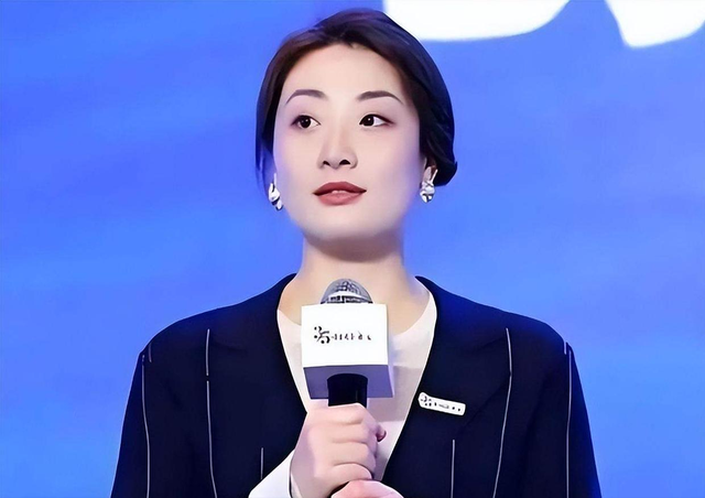 杜建英彻底输了！宗馥莉正面“回击”，仅3句话，撕碎她的遮羞布