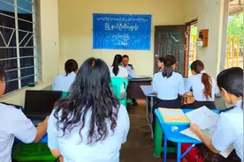 缅北腊戌移民局为居民补办身份证！被曝：有钱人插队，穷人干瞪眼图片