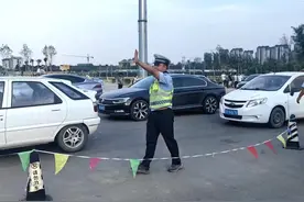 巨野公安：无惧高温“烤”验，全力护航中考图片