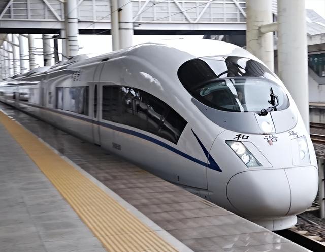 以色列美女来中国旅游，回国时机场叹息：难怪以色列比不过中国！