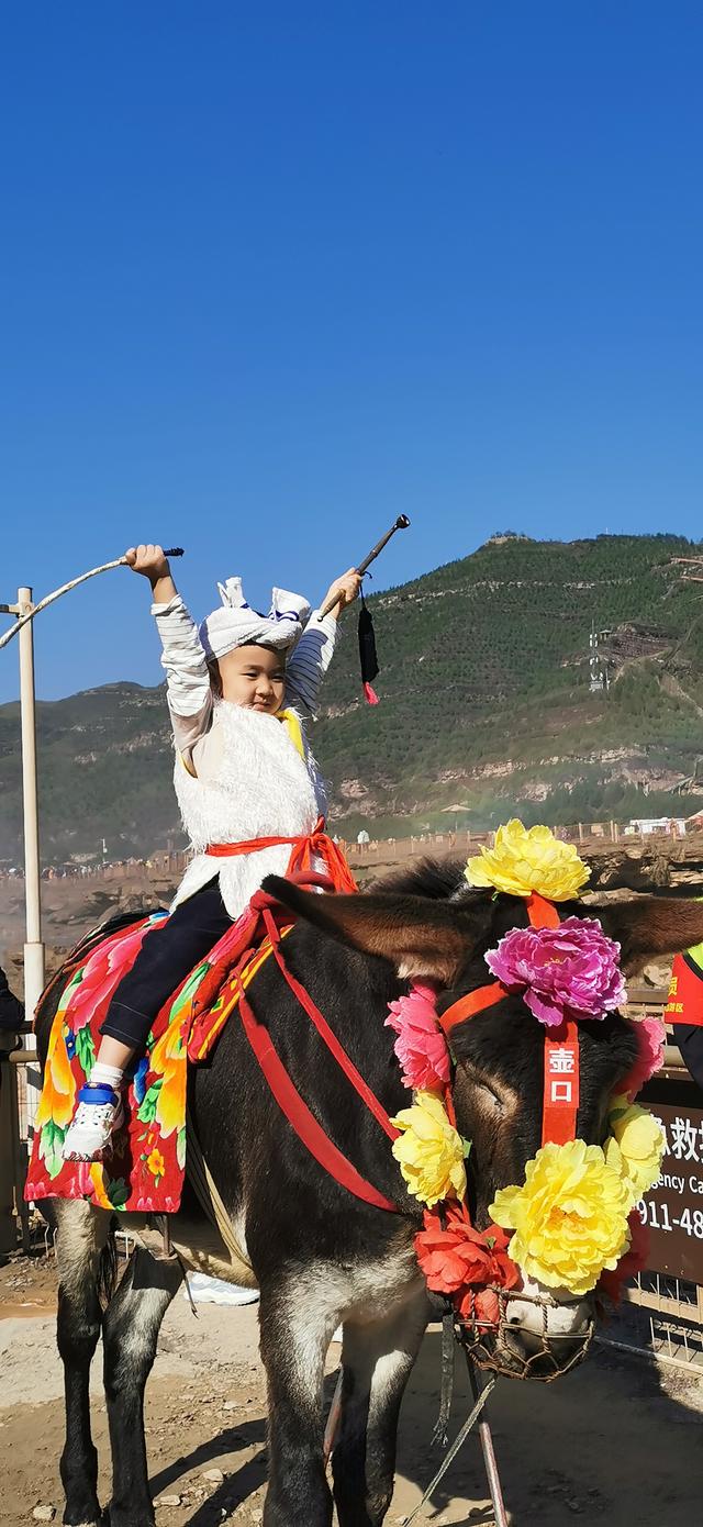 壶口瀑布，惊涛拍岸、奔腾不息的壮丽画卷