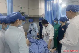 结伴登山6人同时遭雷击！雷雨天户外如何避险？图片