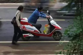 电动车半路没电，4个应急办法告诉你，不用推车，顺利把车骑回家图片