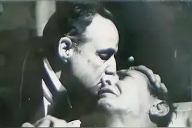 《教父》删减片段：教父带着所有儿子到医院，为军师杰安可送行图片